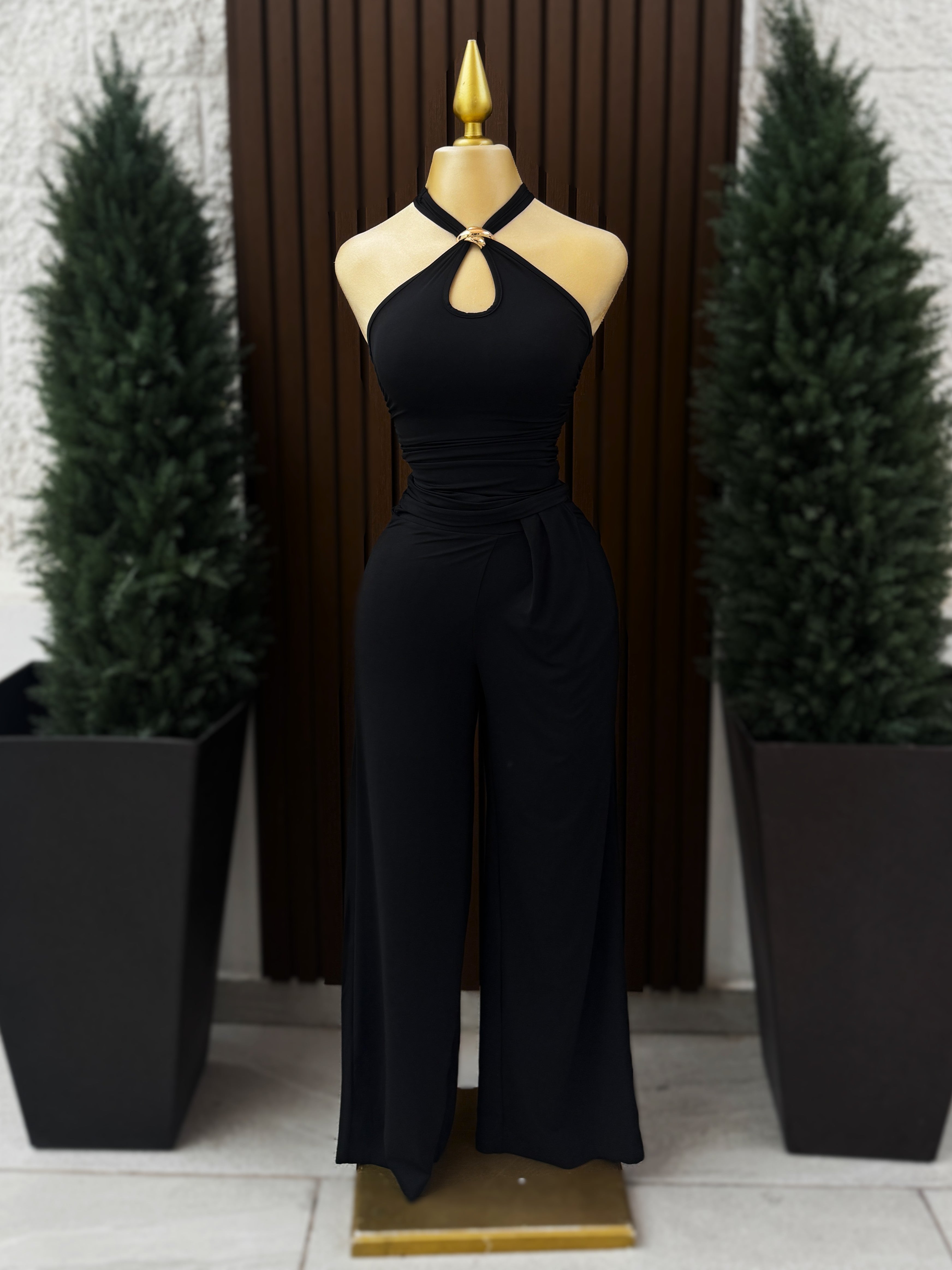 Conjunto Negro Halter con Argolla Dorada