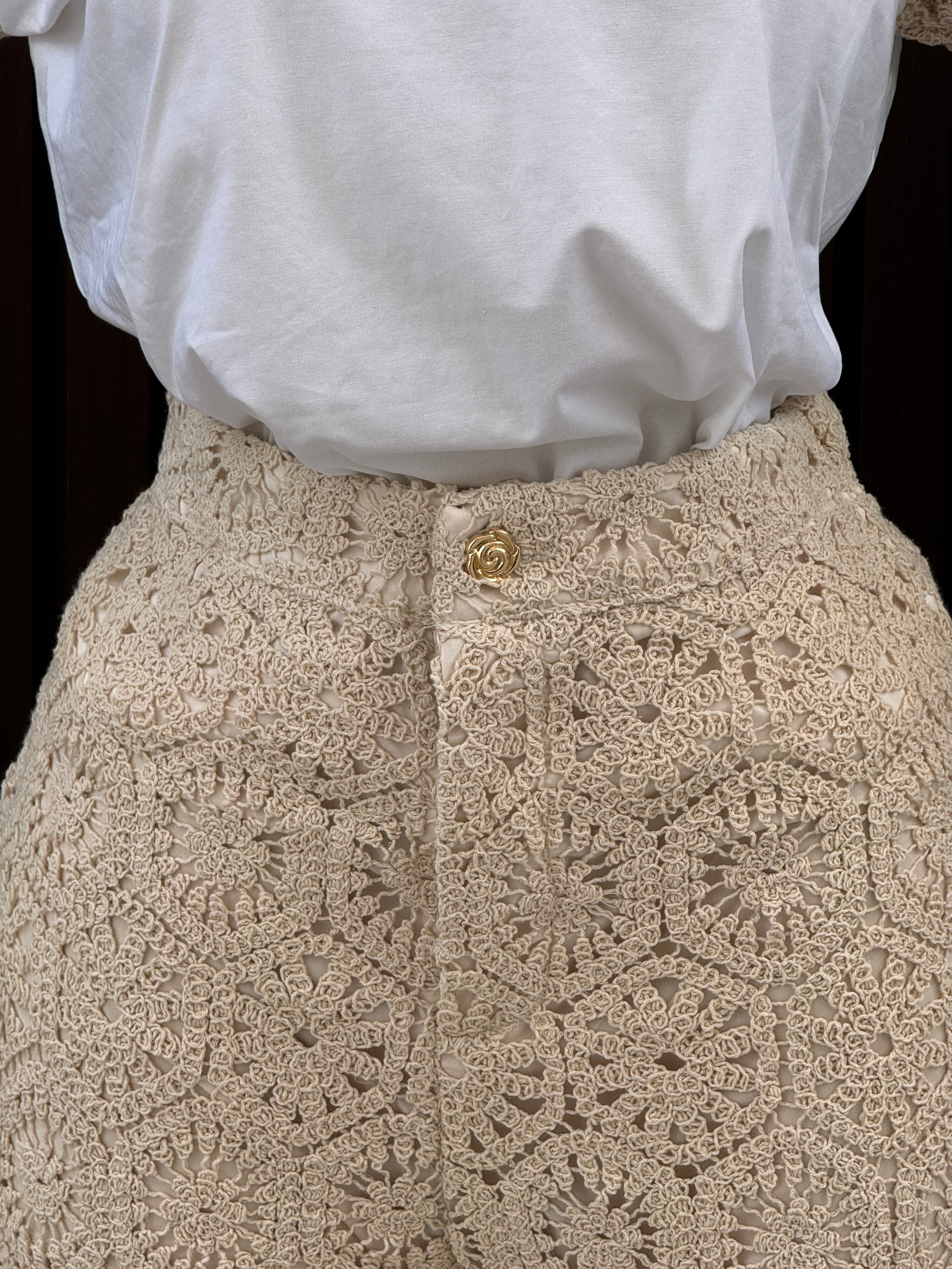 Conjunto Crochet Beige con Botón Dorado