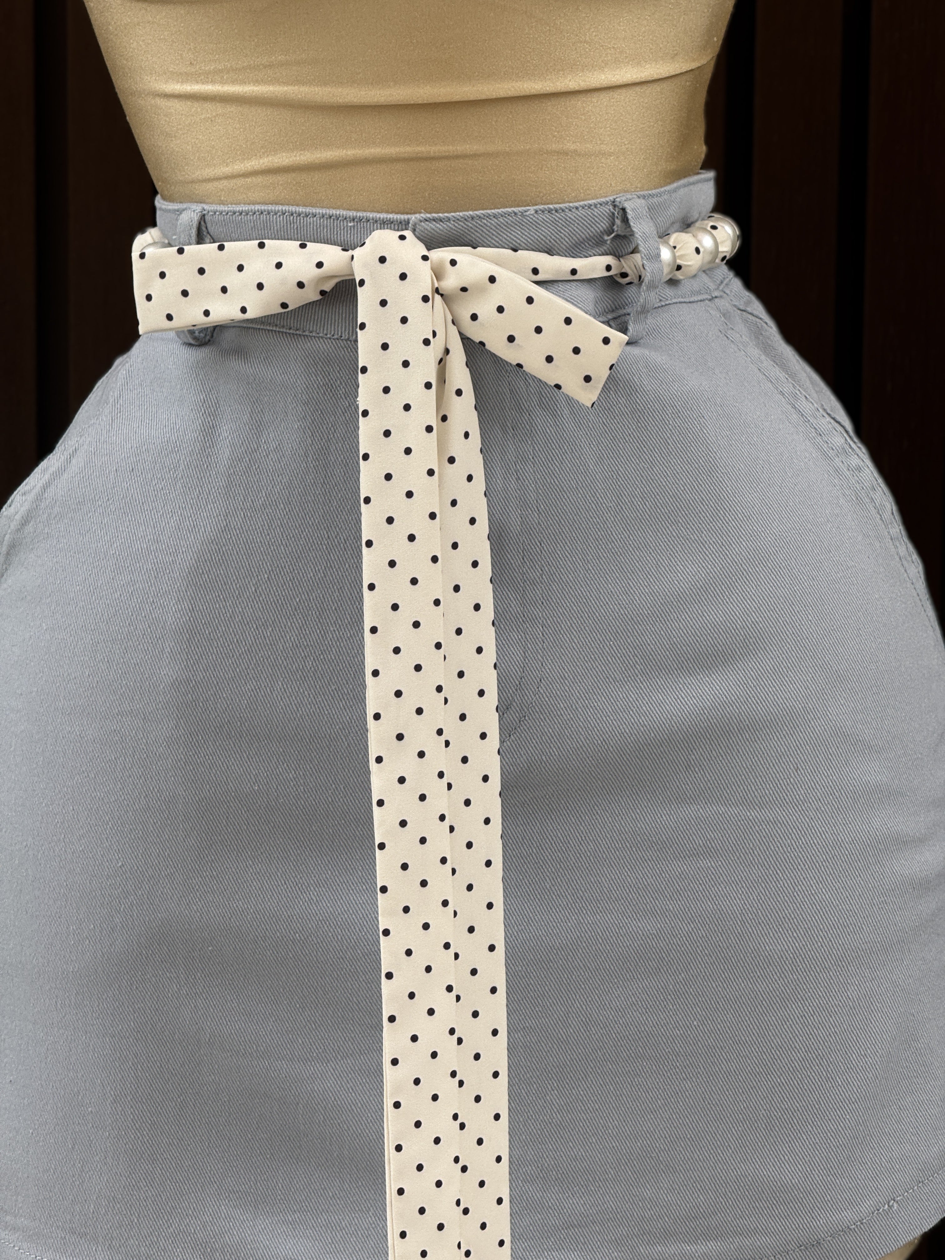 Falda Short Mini con Cinto de Perlas y Lunares