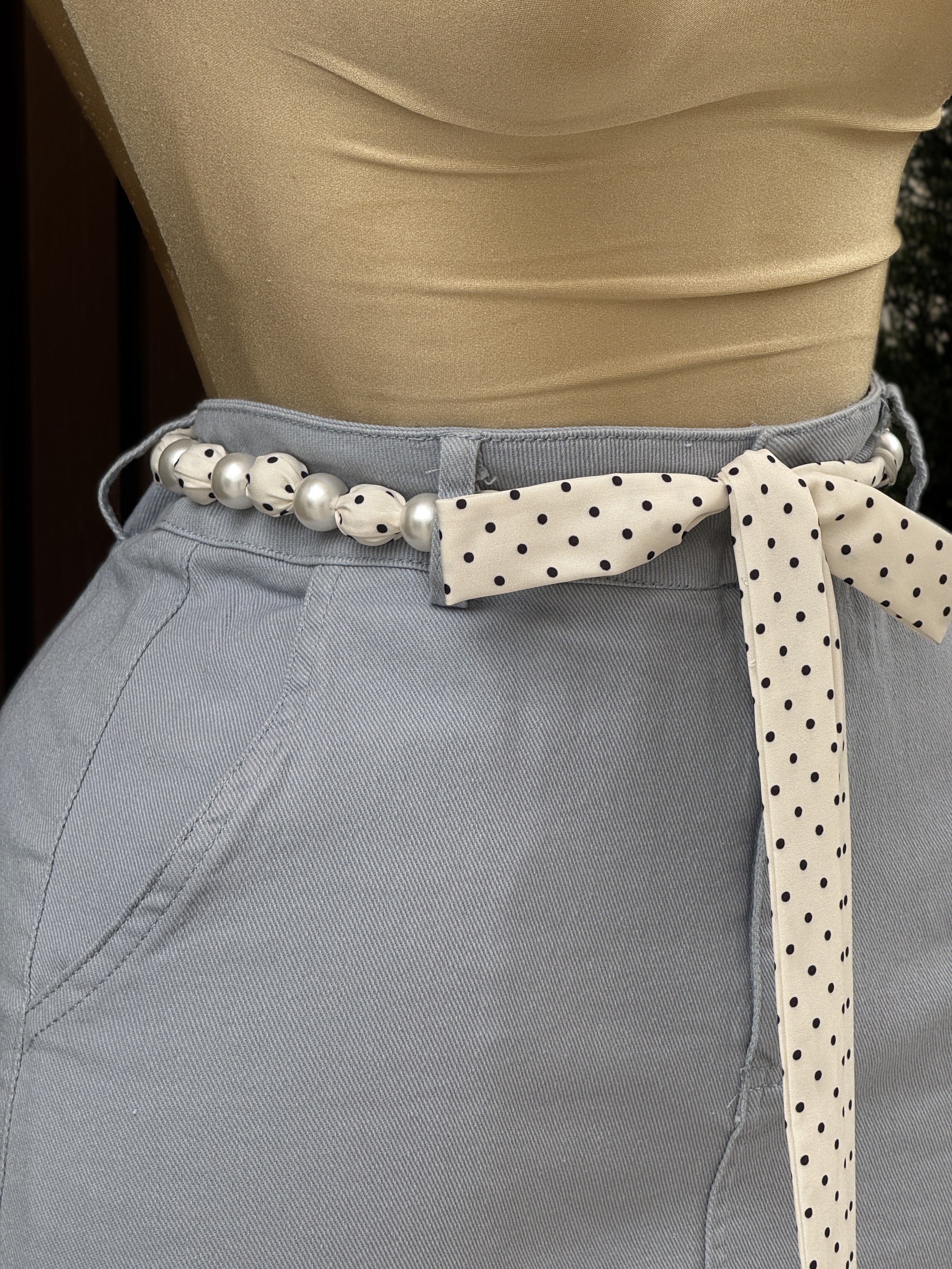 Falda Short Mini con Cinto de Perlas y Lunares