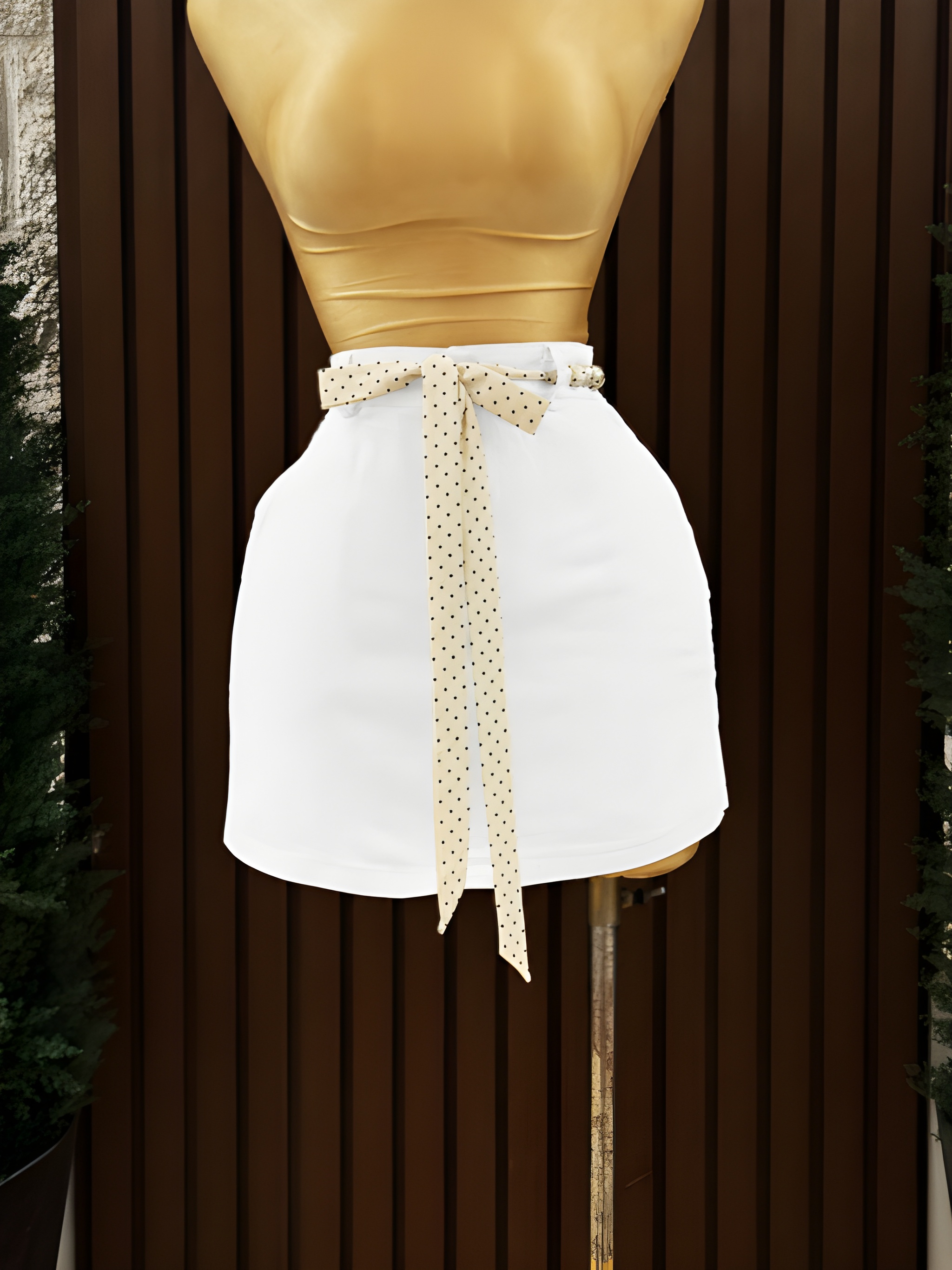 Falda Short Mini con Cinto de Perlas y Lunares