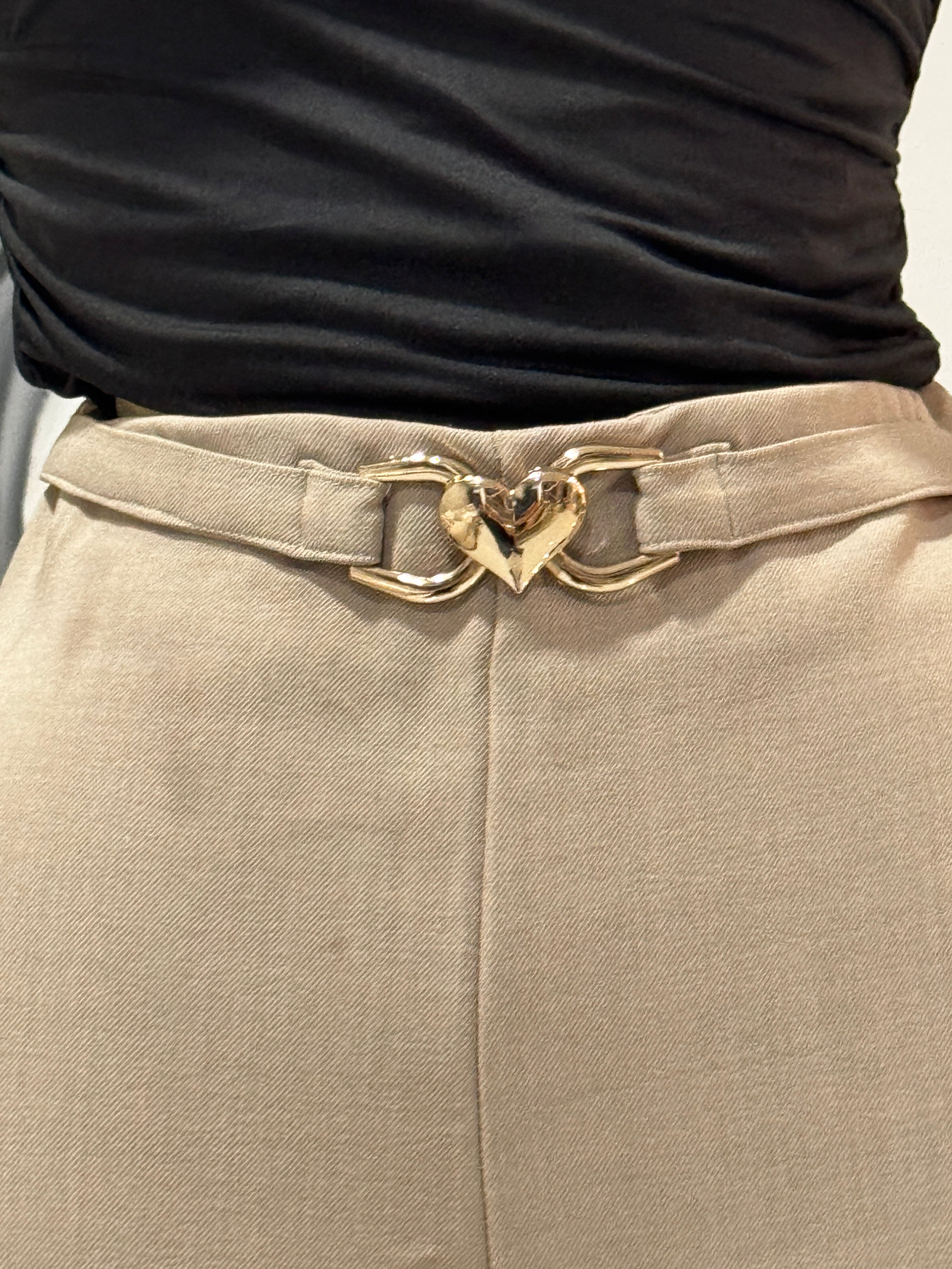 Pantalón Wide Leg con Broche Dorado