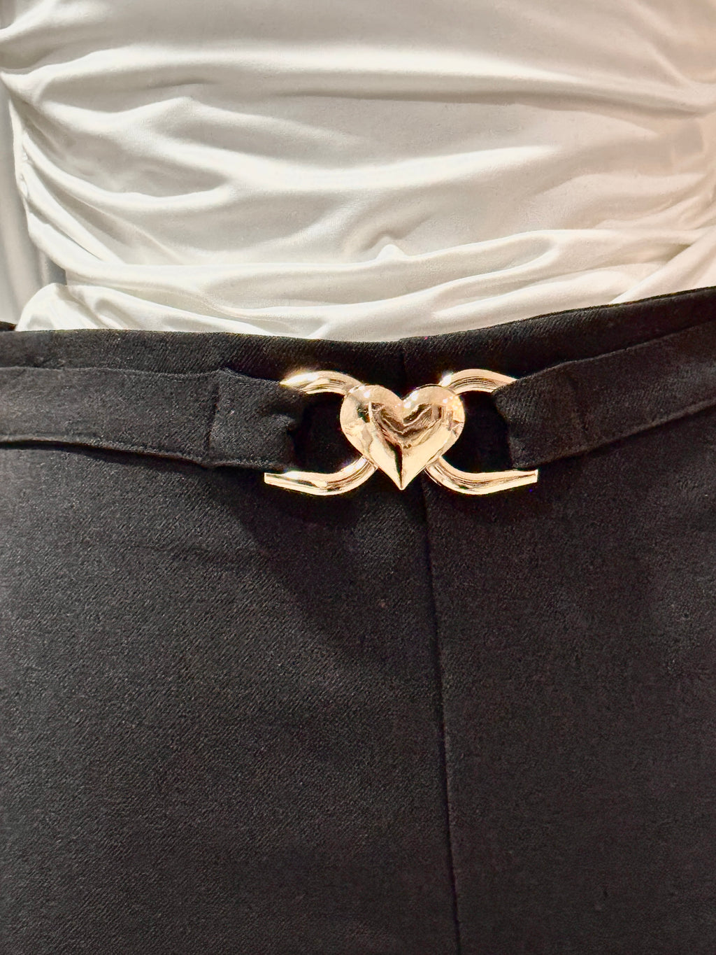 Pantalón Wide Leg con Broche Dorado